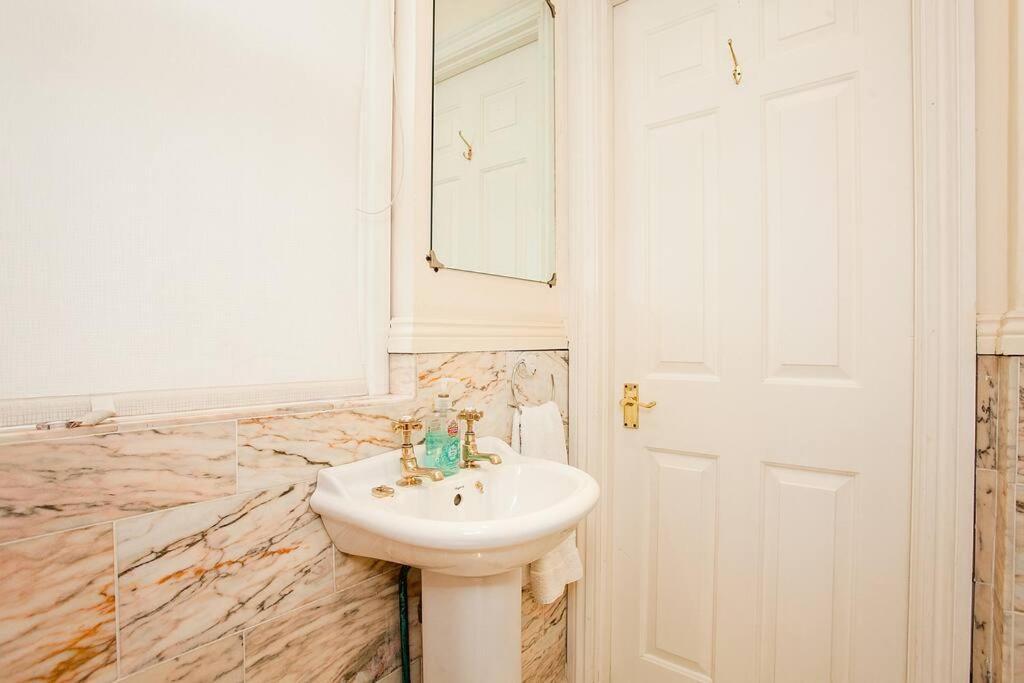 Bright 2 Bedroom Flat In Central London Londres Exterior foto