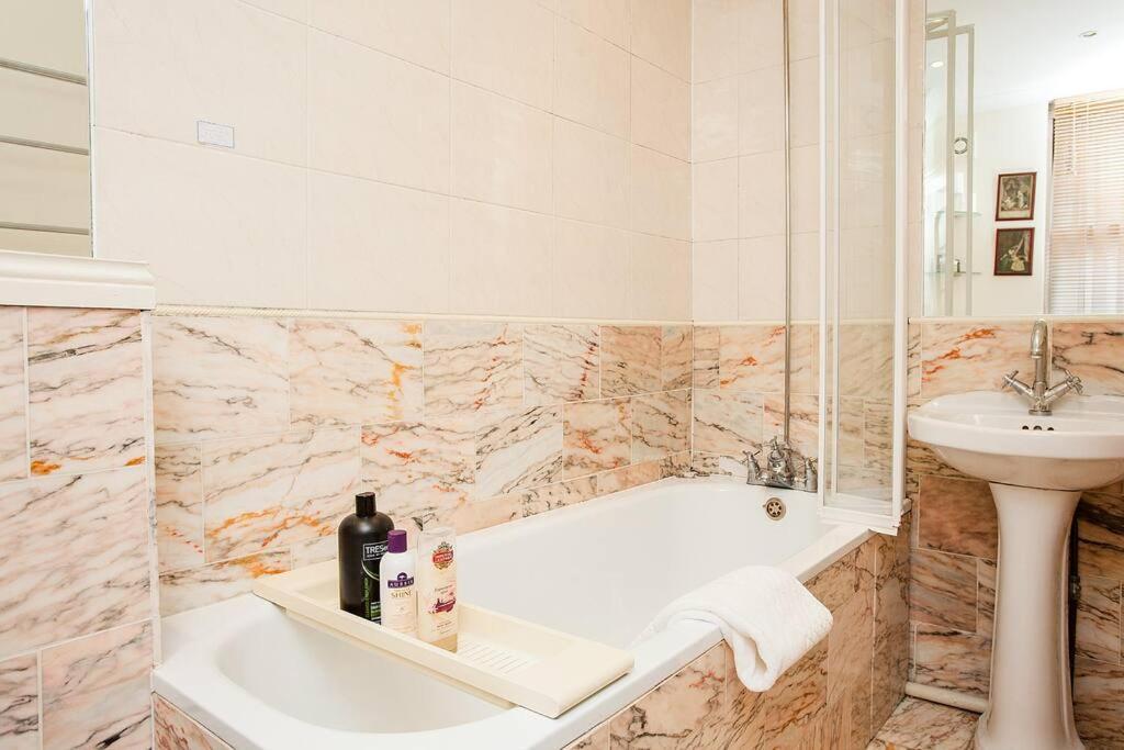 Bright 2 Bedroom Flat In Central London Londres Exterior foto